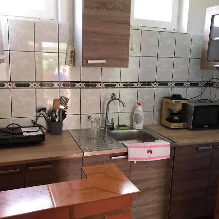 Tahiti Apartman *