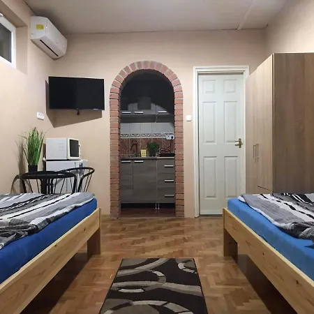 Tahiti Apartman *